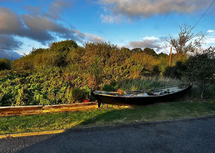 Lakeside Lookout Bantry